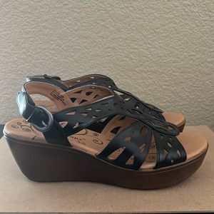 Bear Traps Sandals